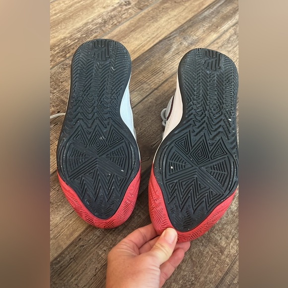 Like new Kyrie kids’ basketball shoes - Picture 4 of 5